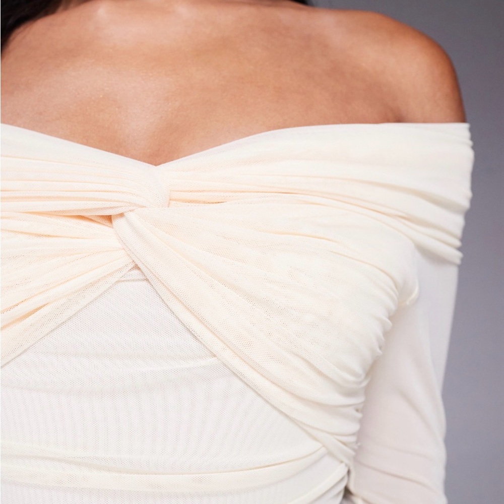 NA-KD Claire Rose Off-Shoulder Twist Front Top